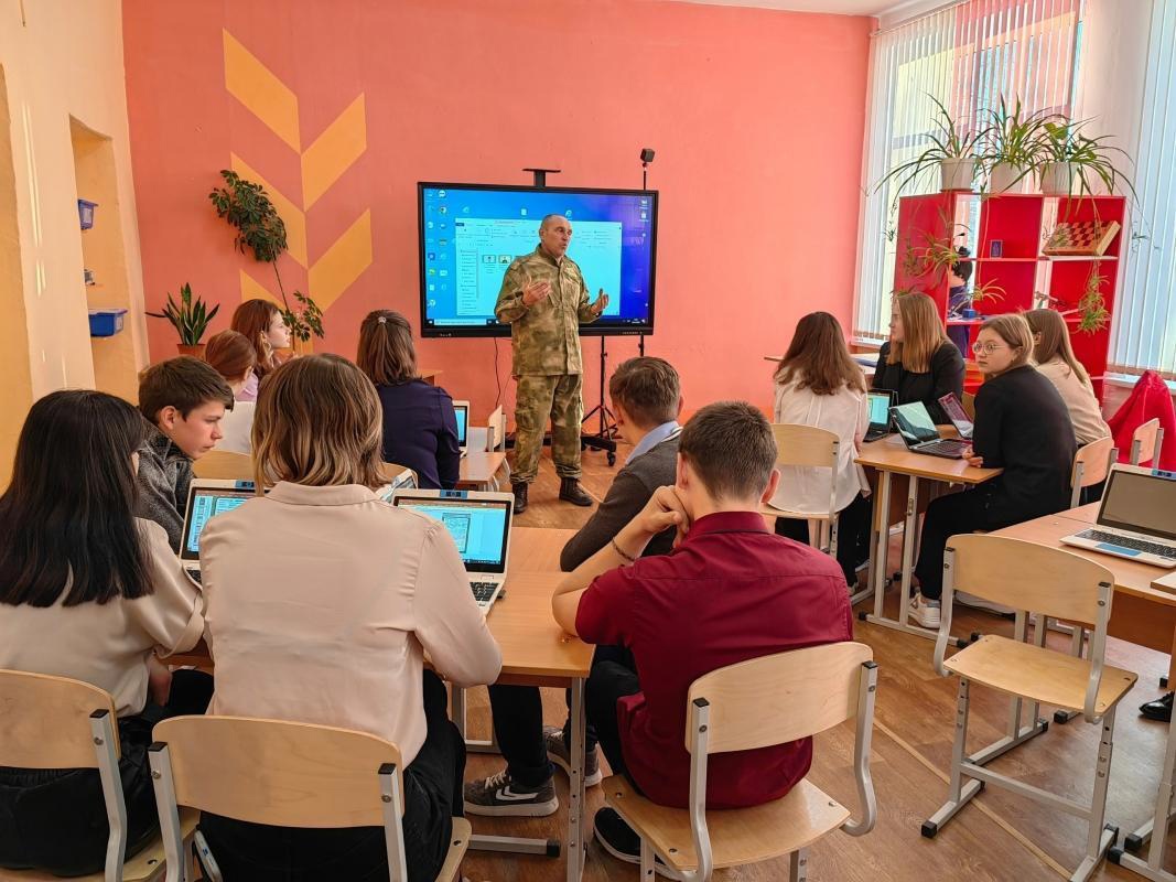Губернатор Вадим Шумков предложил привлечь ветеранов СВО к работе со школьниками.